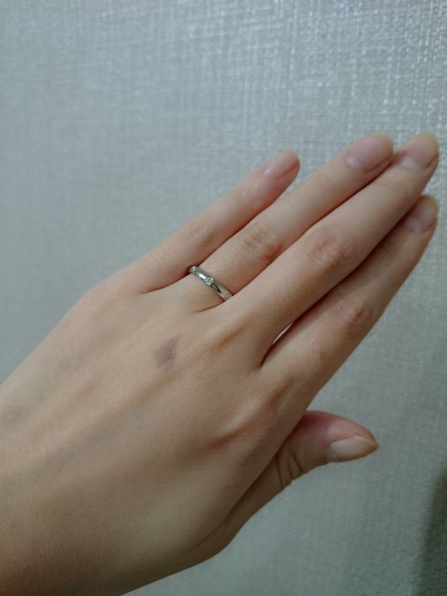 ３石のダイヤモンドが入っています