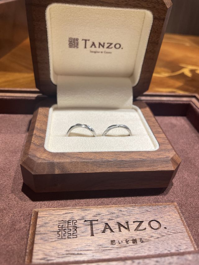 指輪はもちろん、胡桃の木のケースも素敵です❤️