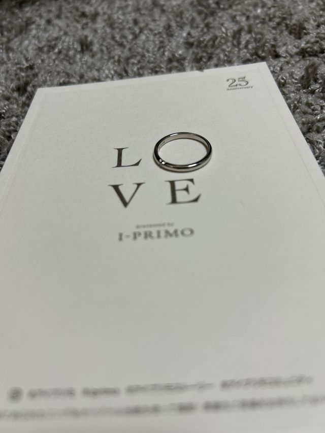 受け取りの時にもらったポストカードと指輪の写真