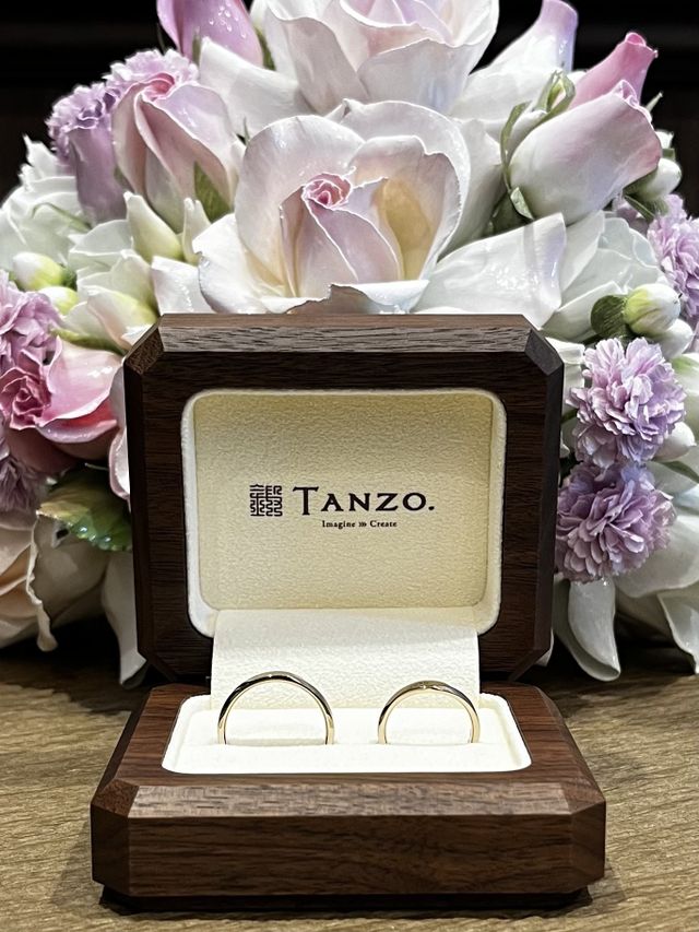 ピンクゴールドのお揃いのデザインにしました。