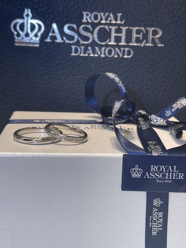 ロイヤルアッシャーのロゴや
リボン全てがかわいいです♡