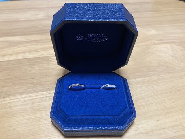 しっかりしたブルーのボックスに入っていました。