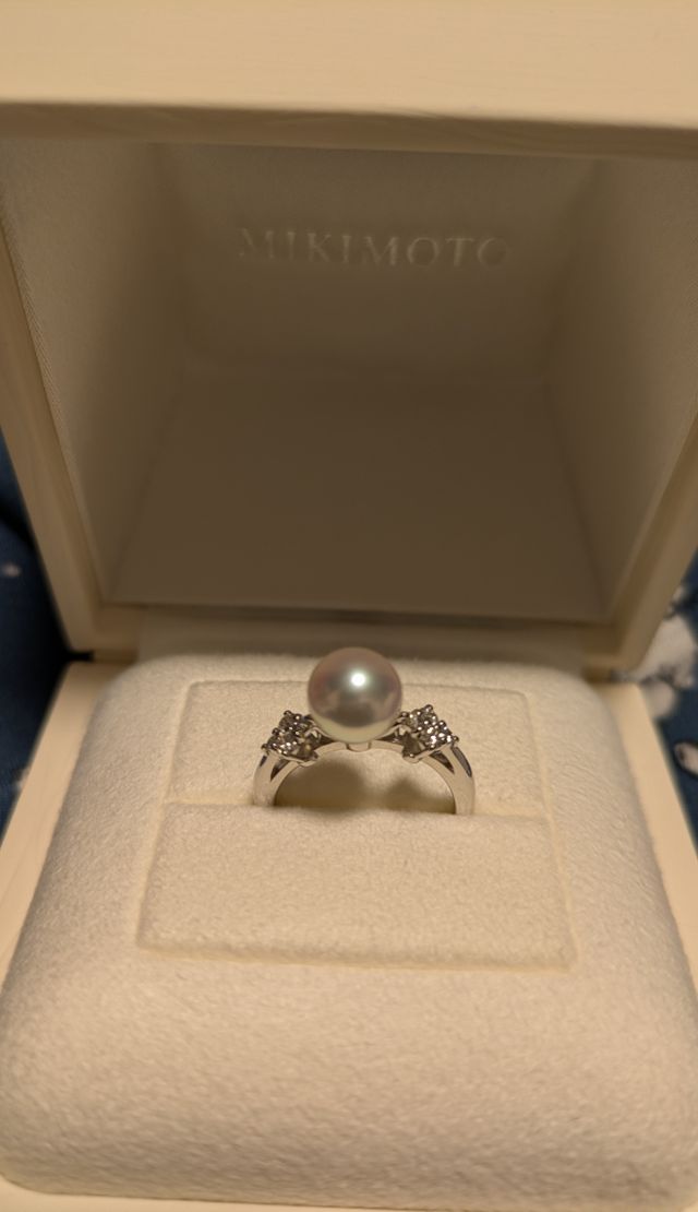 とてもテリが美しく、ピンクがかったお色味が可愛らしいです。