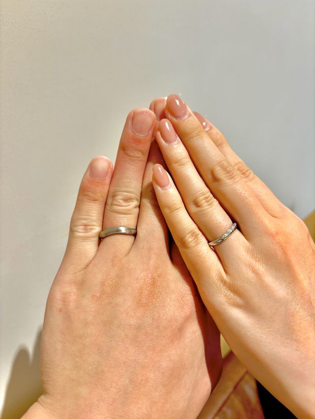 指輪にはアクセントとなるラインが入っています。