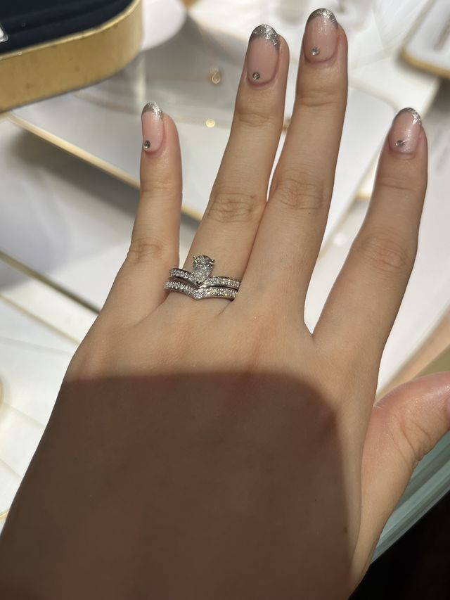 エグレットの結婚指輪とピッタリはまりました