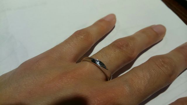 ねじれの形の指輪