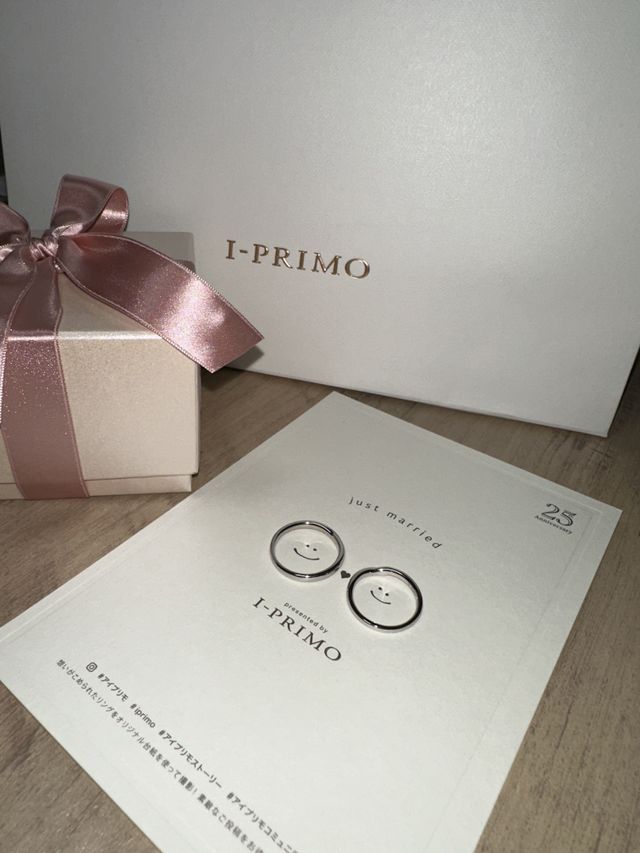 綺麗に包んでくれた箱ともらったカードに指輪を早速乗せて撮影