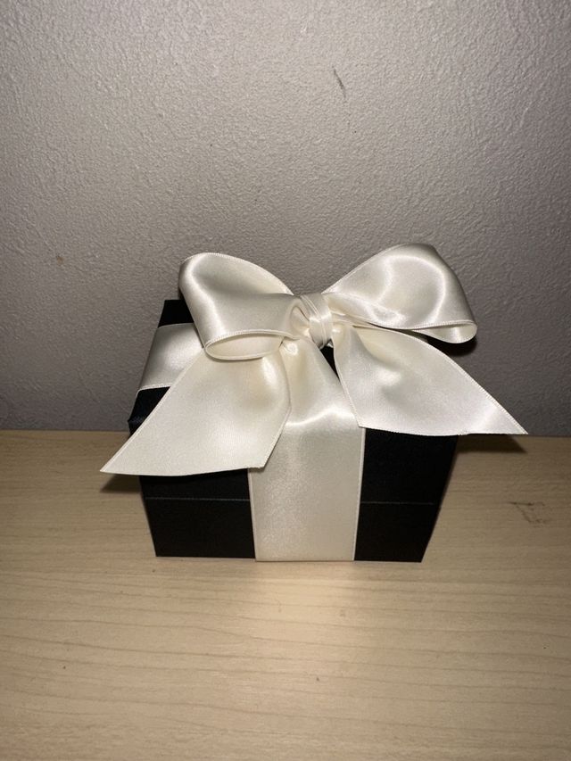 リボンの結び方が微妙な箱