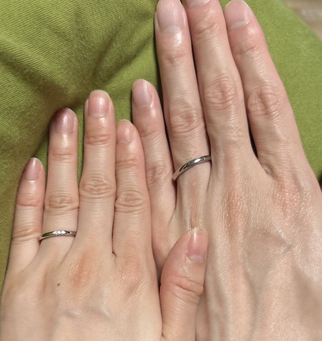 サイドにもダイヤがついてるのでキラキラしてます。