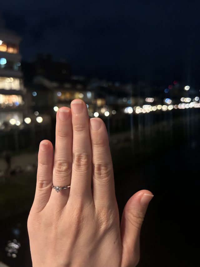 受け取ったその日に京都の夜景と一緒に撮影