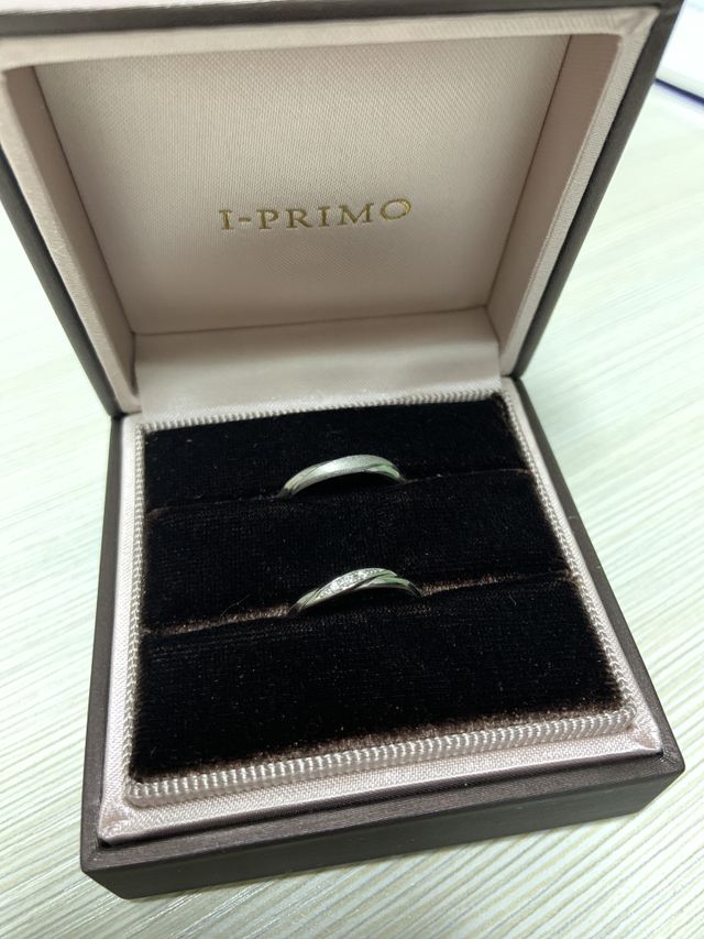 手前が女性用、奥が男性用ルキナ
ダイヤモンド3粒です