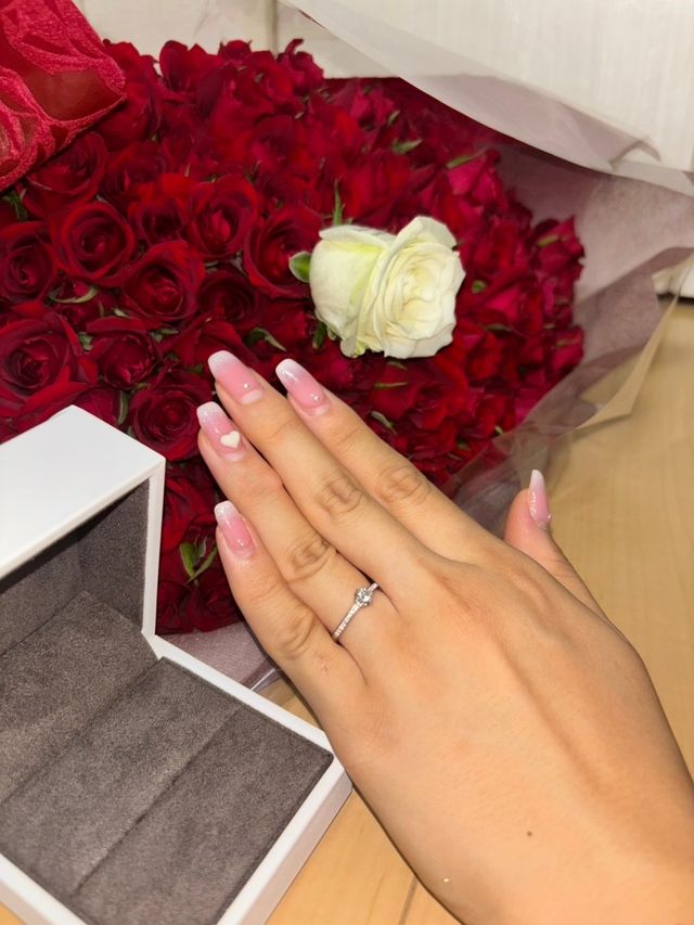 108本のバラ共に