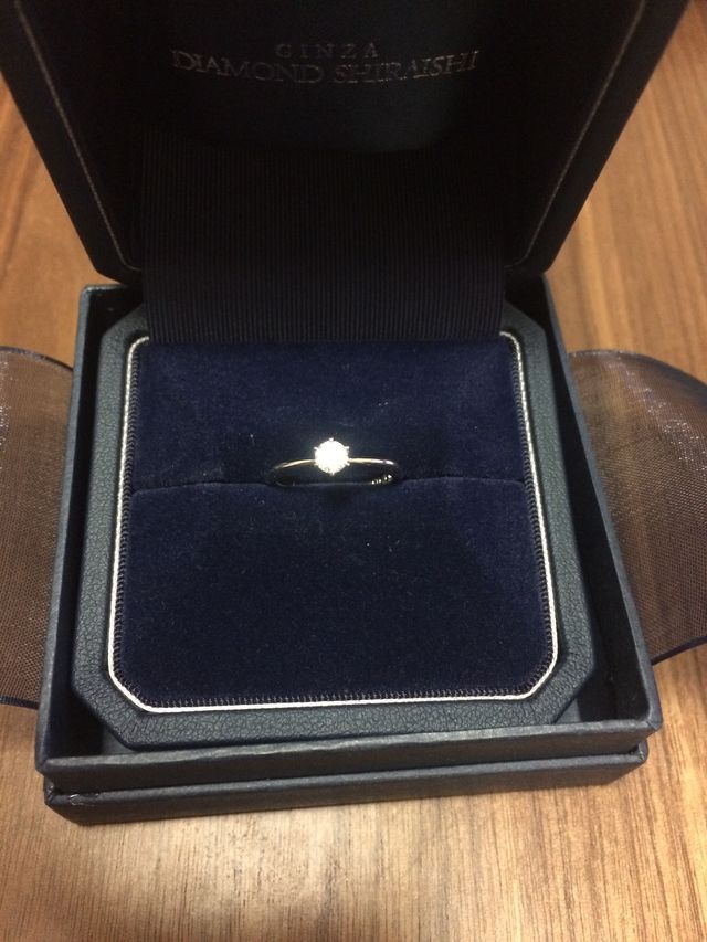 受け取った当日です。ダイヤがキラキラで上手く撮れない！