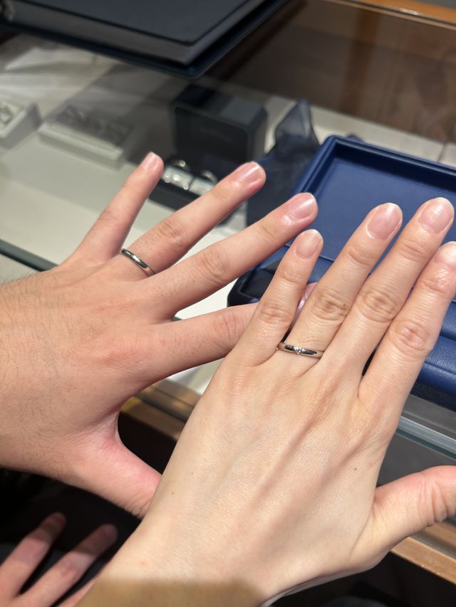 ストレートタイプの指輪を試着しました。
