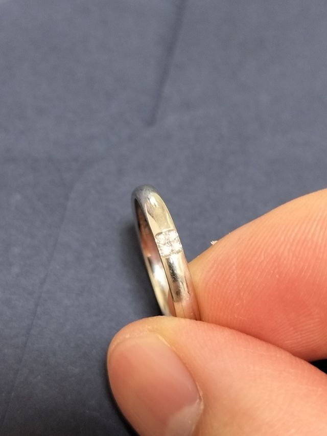 細かな4粒ダイヤモンド