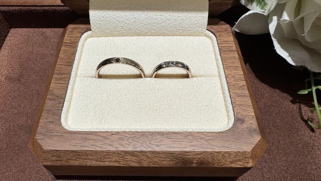 シンプルかつおしゃれなデザインを意識した指輪です。