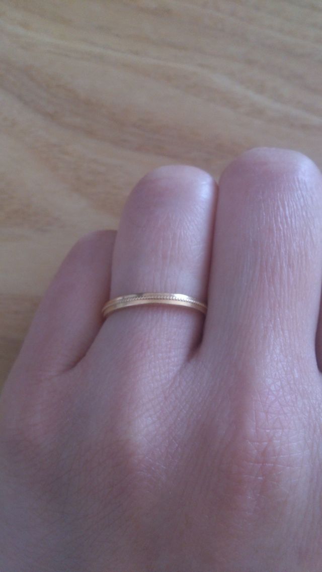 ゴールドの指輪です