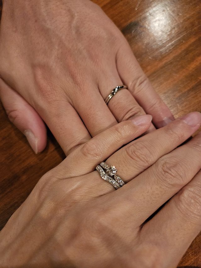 婚約指輪だけの予定でしたが、結婚指輪も一緒に購入しました。