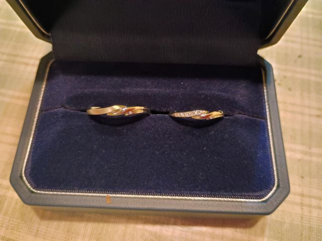男性用と女性用の結婚指輪です