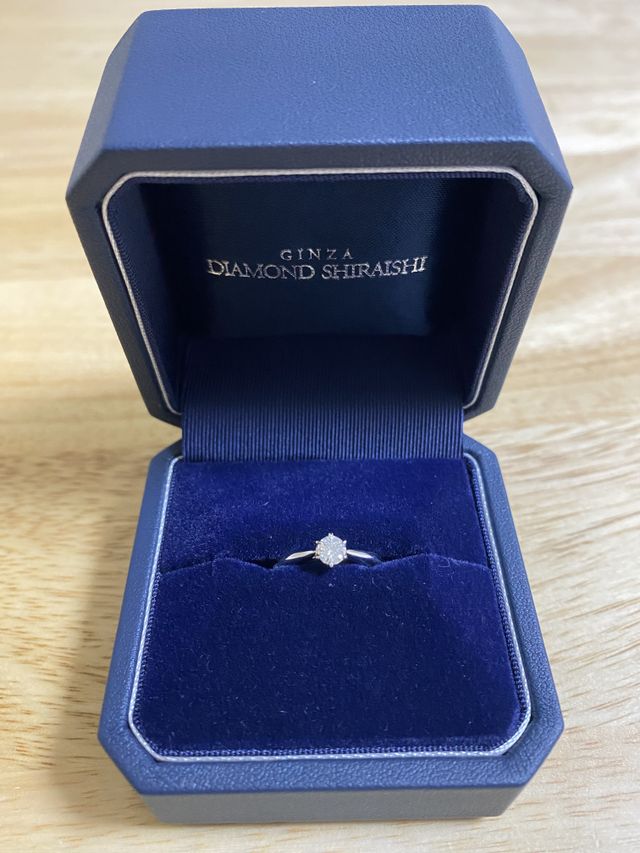 シンプルでダイヤモンド1石の素敵な婚約指輪