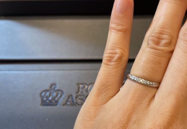 最初に気に入った指輪をつけさせてもらいました。