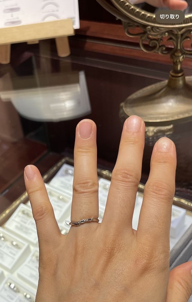 ウェーブラインが素敵な指輪でした。