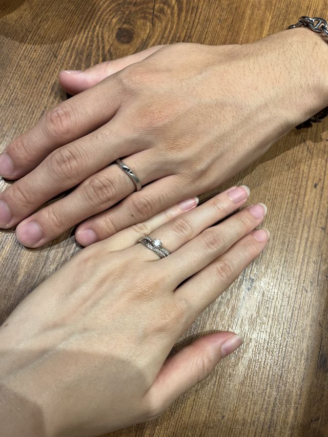 購入してすぐに2人でつけて記念撮影