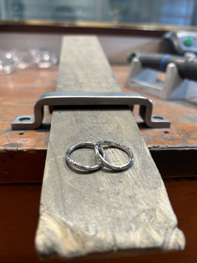 お互いの指輪を手作りで作りました。