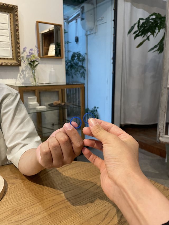 指輪の原型を作っている途中