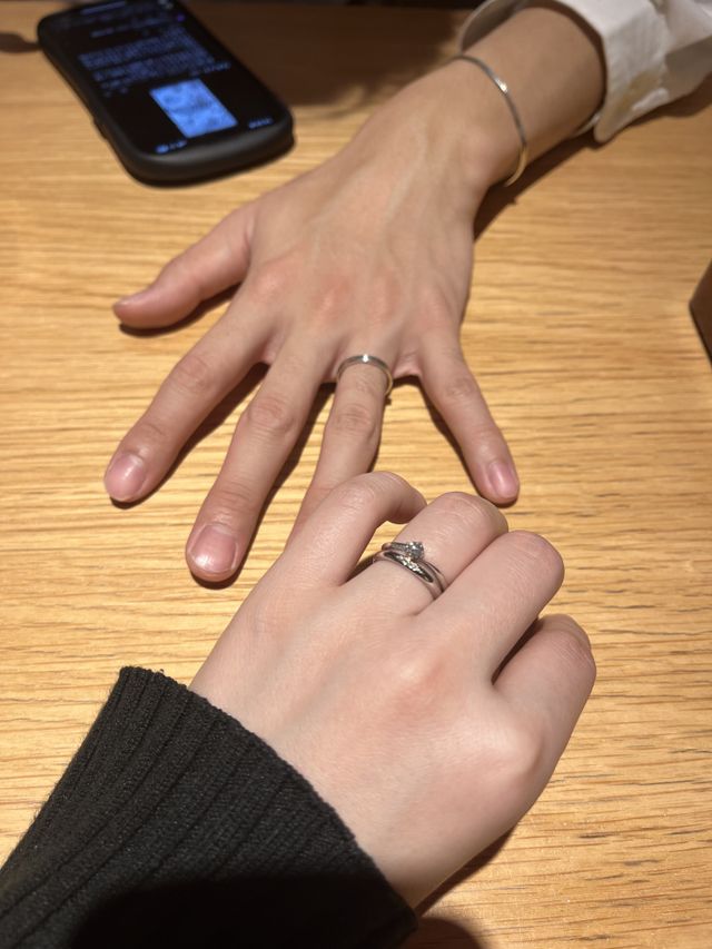 シンプルなのにしっかり輝きがあります。とてもお気に入りです