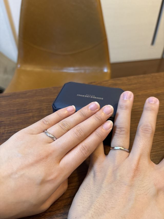 指輪を着用してる写真です