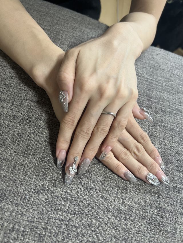 ウェディングネイルと一緒に