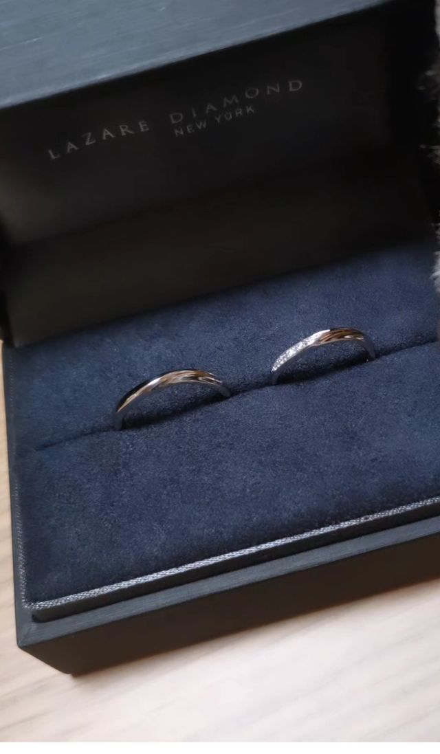 ダイヤモンドが七色に輝き、とても美しいです。