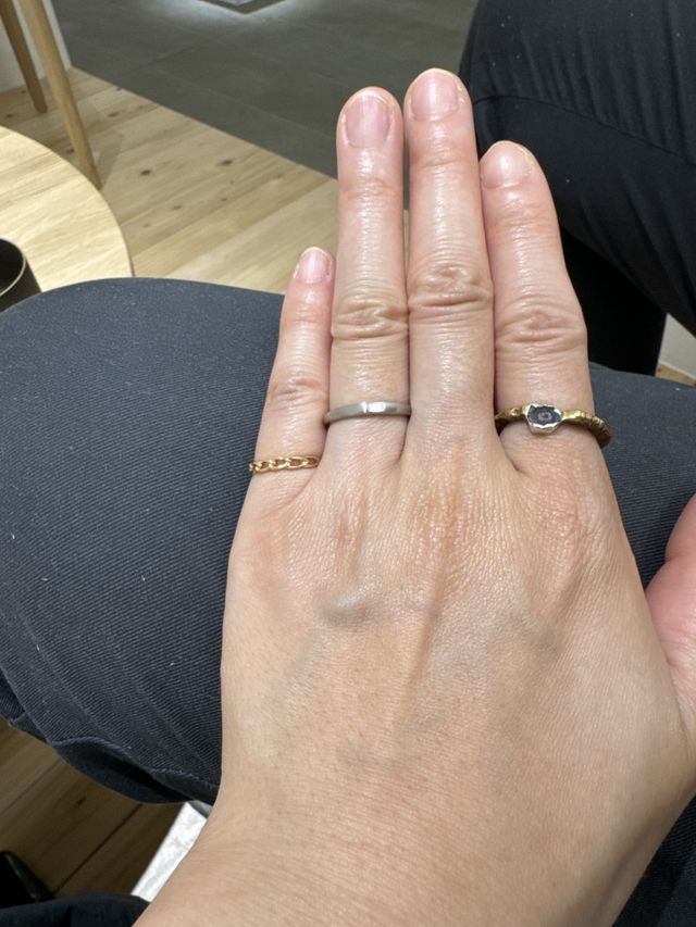 想結
指輪はツヤ無しの加工に。
指輪内側に刻印と誕生日石を。