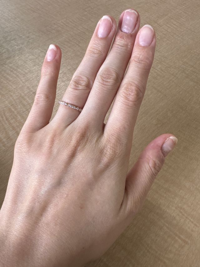 指輪の表と裏、可愛らしい面と上品な面を使い分けられるので◎