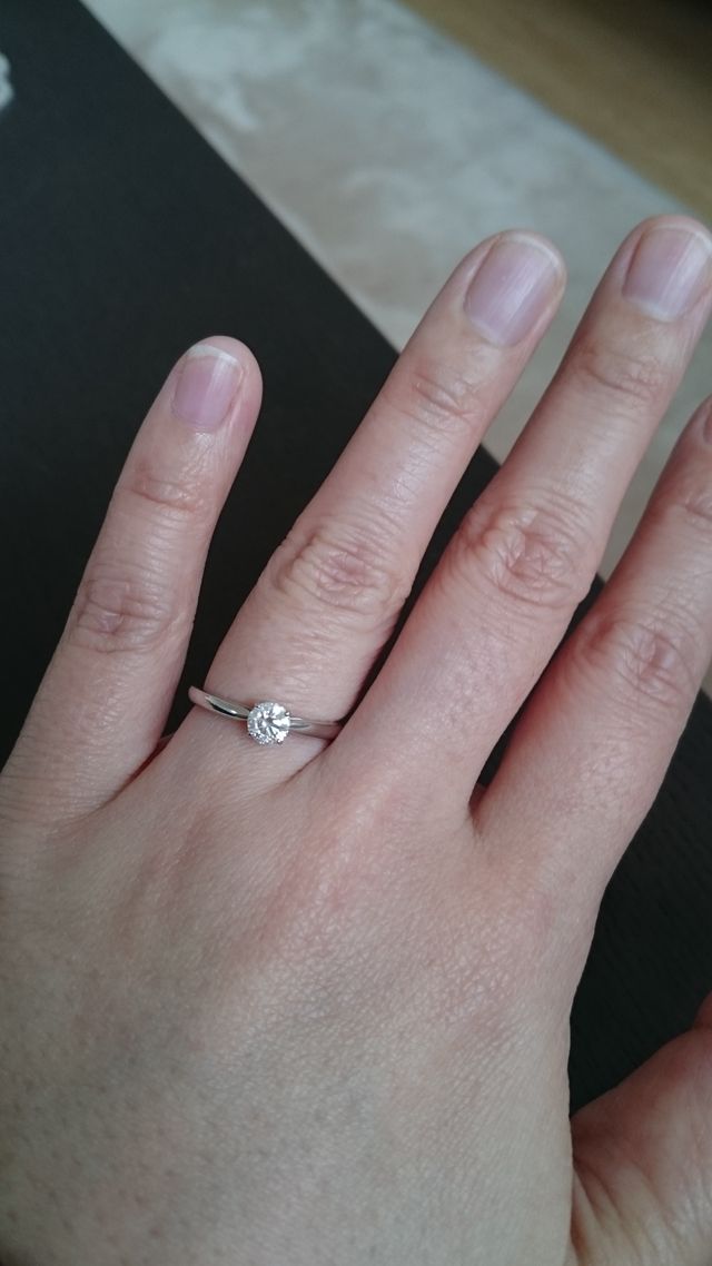 日の光に当てるとキラキラして、とてもきれいです。