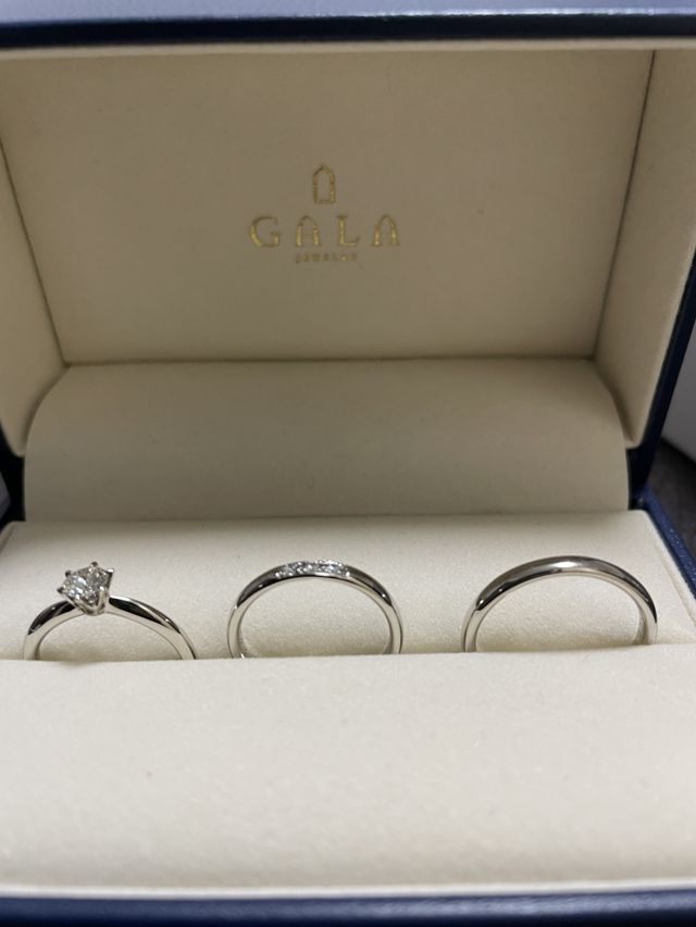ガラジュエリーさんで購入した婚約指輪と結婚指輪です。
