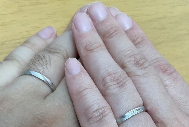彼と相談して2人の指に1番似合うリングを選びました。