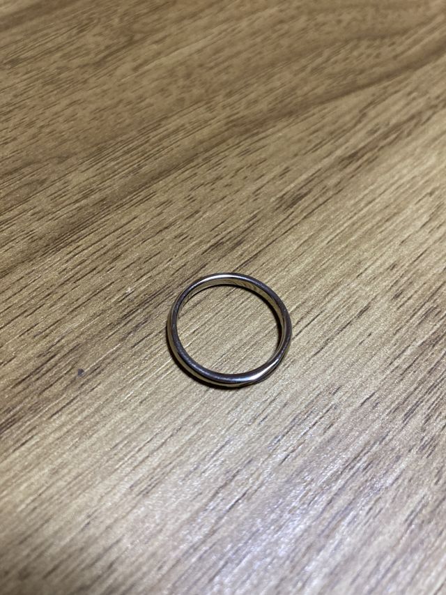 指輪の全体像を写した写真