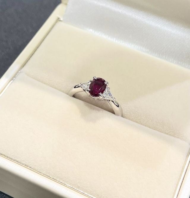 誕生石のルビーのリングを仕立てていただきました。