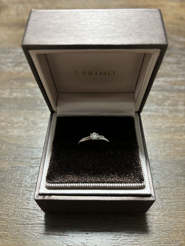 婚約指輪でいただいたアンドロメダと言う指輪です。