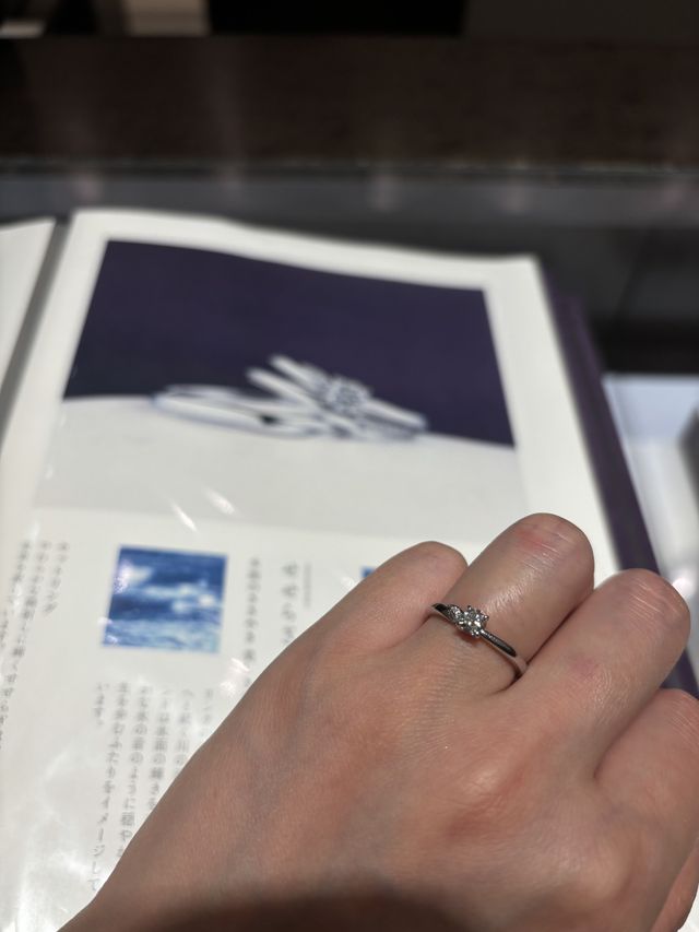 ニワカの婚約指輪です。