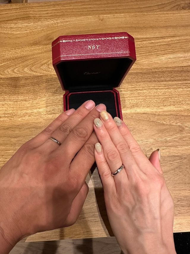 夫とペアて購入しました。
夫のほうはダイヤなしです。