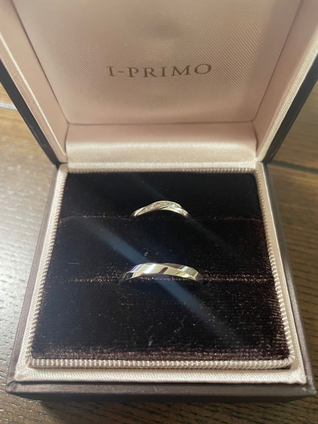 奥が新婦手前が新郎