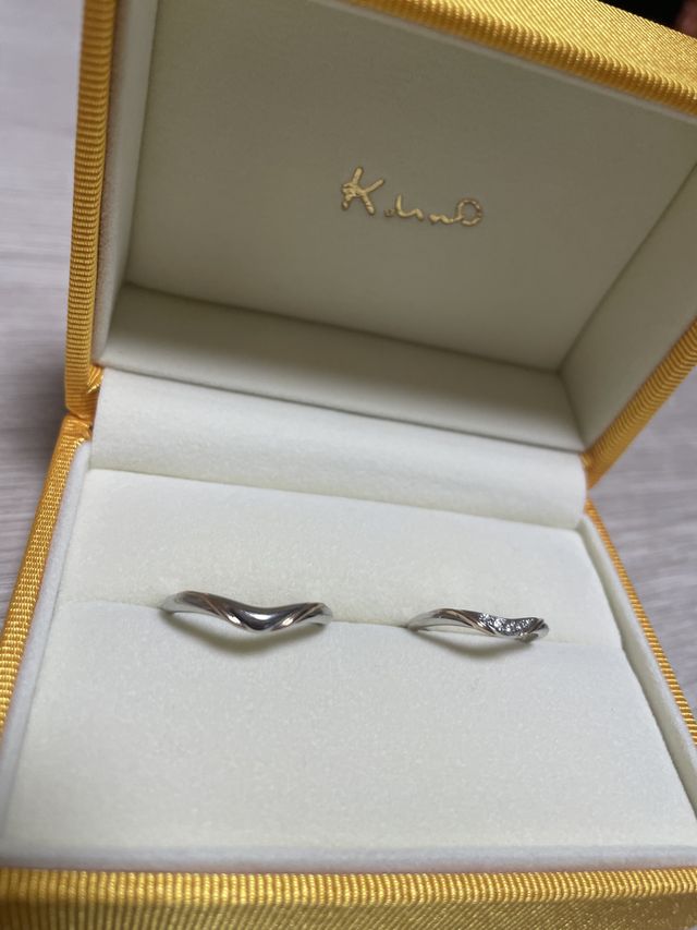 プラチナとピンクゴールドの自分たちだけのデザイン