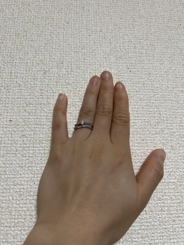 婚約指輪と結婚指輪の重ね付け