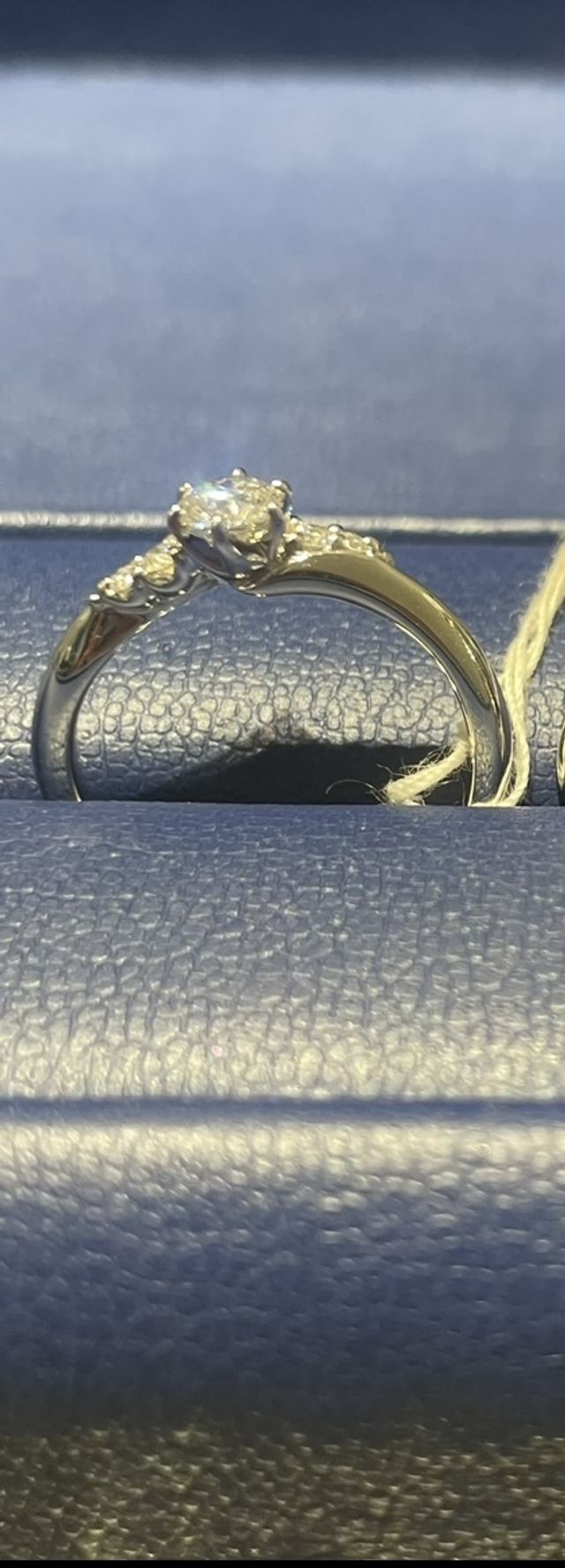 とても上品でかつはめた時の輝きが魅力的です♪