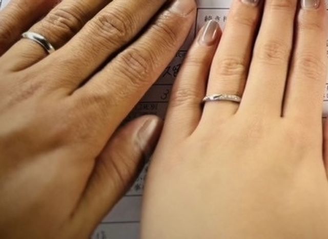 婚姻届を出す時に記念に撮影しました。