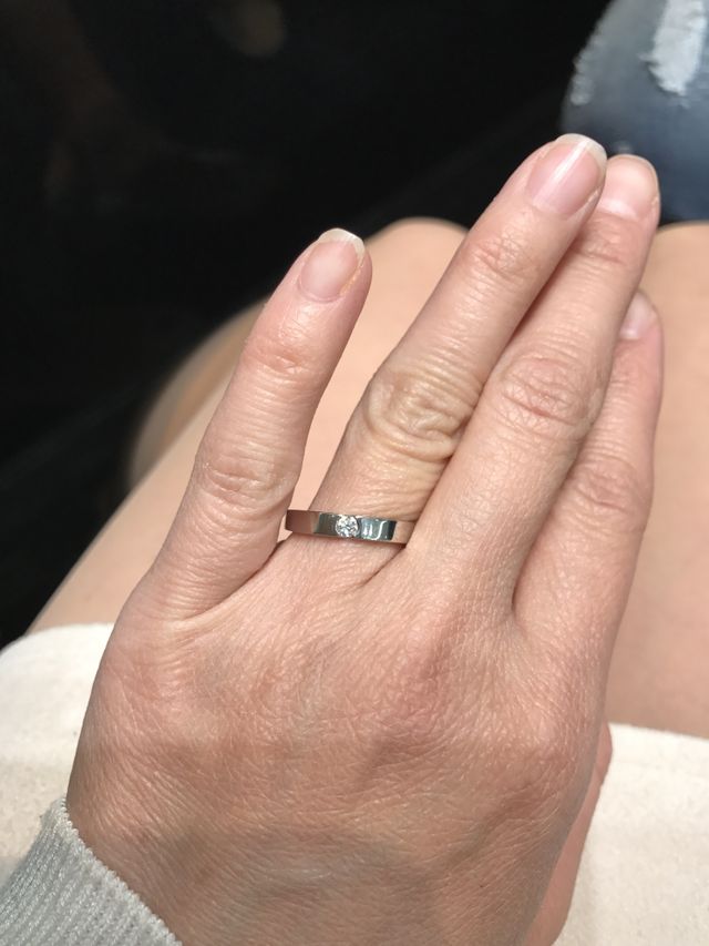 真ん中に1石ダイヤ