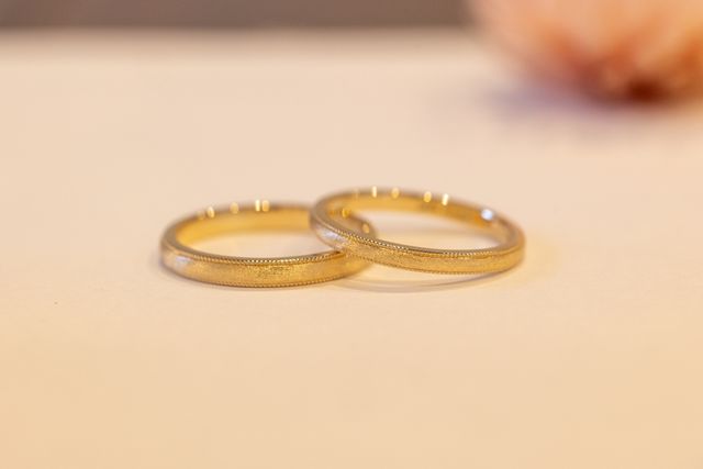 上：妻用(幅：2ミリ)
下：夫用(幅：2.5ミリ)
